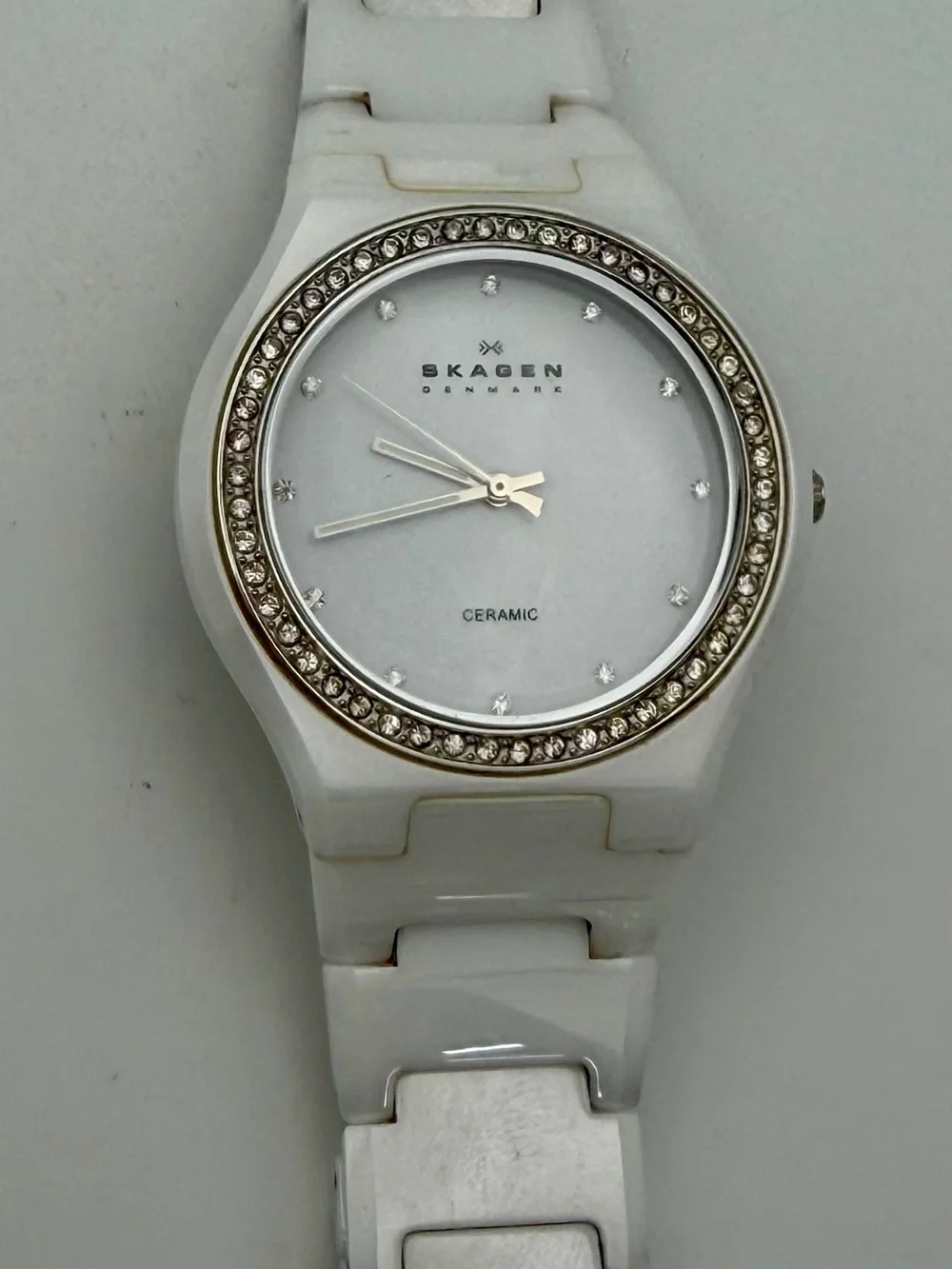 Working. Vintage Skagen White Ceramic Crystal-Accented unisex 8” Watch